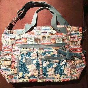 Kipling Printed Weekender Tote Carton